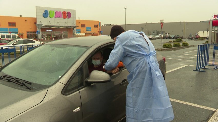 Sâmbătă se mai deschide un centru de vaccinare de tip drive thru în