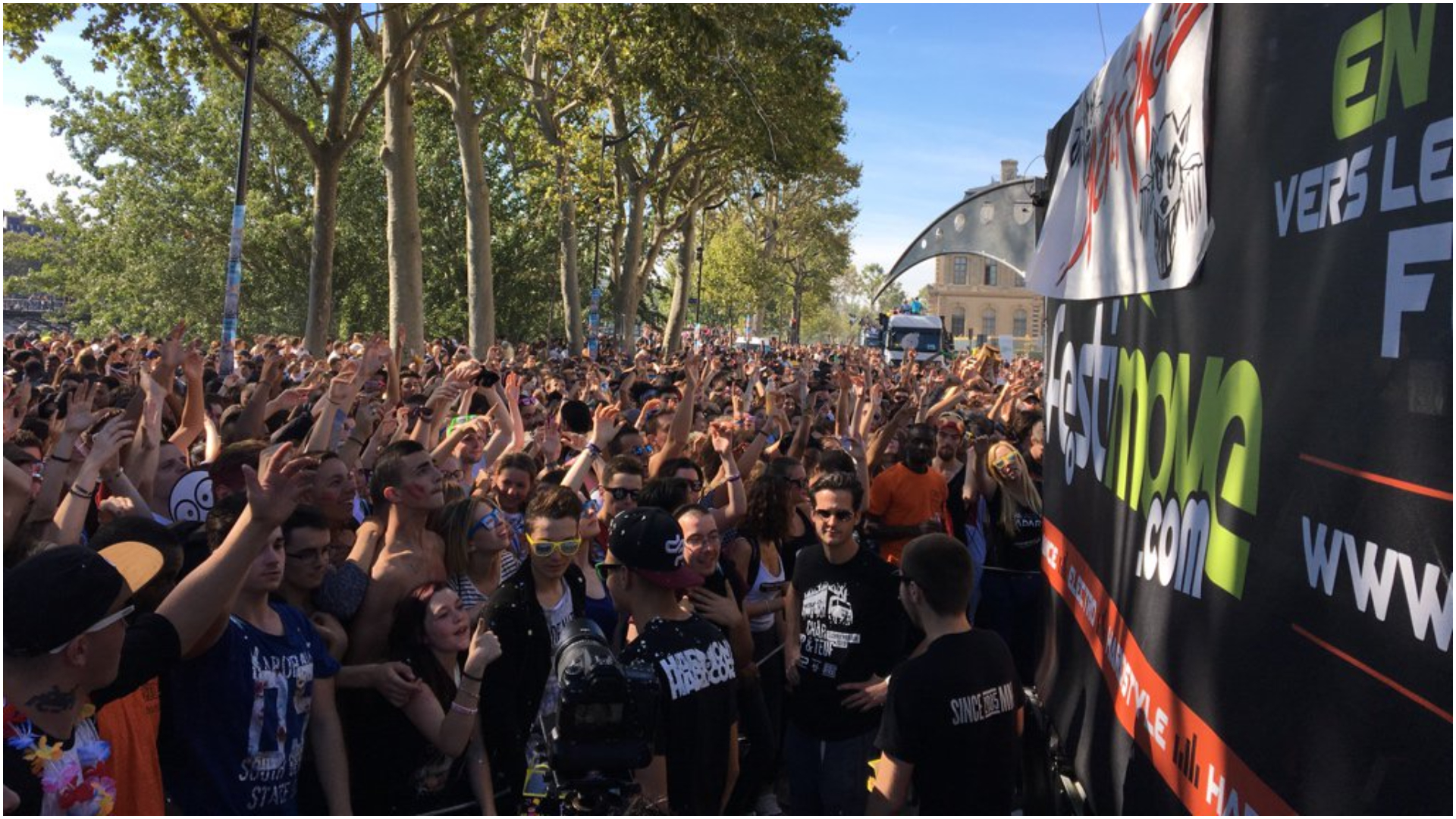 Techno Parade revine sâmbătă la Paris Parizienii și turiștii sunt