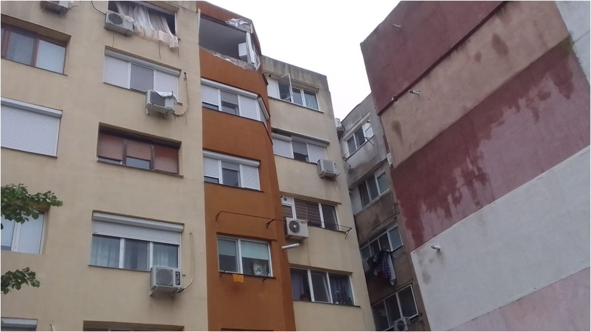 Tulcea Explozie neurmată de incendiu la etajul 4 al unui bloc de