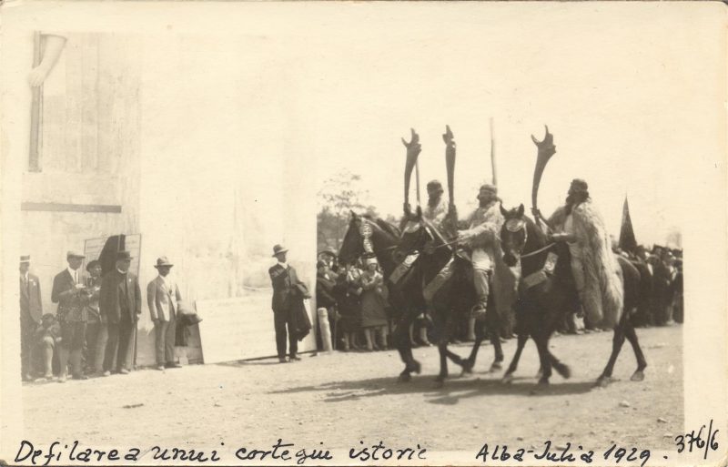 serbarile-unirii-alba-iulia-1929-cortegiu-istoric-reprezentand-razboinici-daci