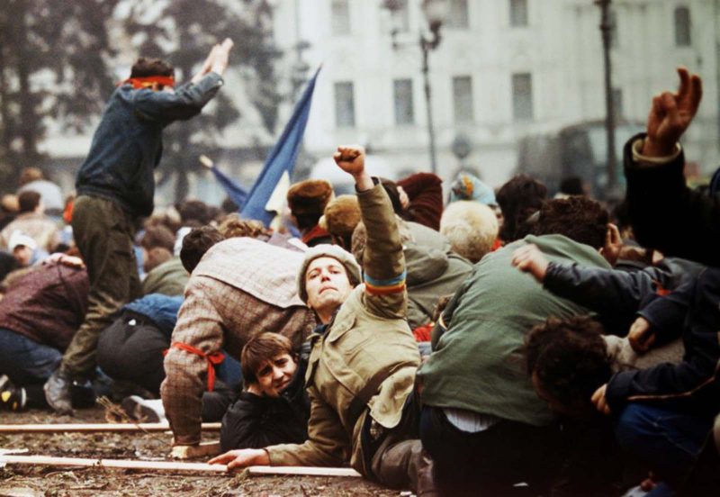 Revoluția Română Din 1989 : Europa FM