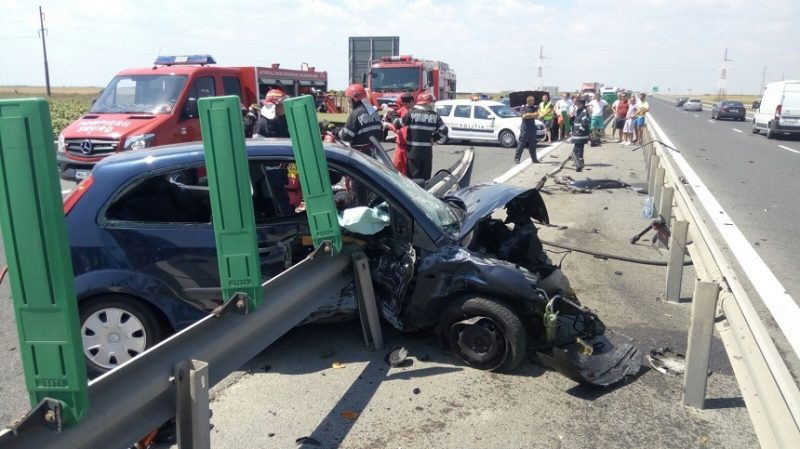 Accident Pe A2 O PersoanÄƒ A RÄƒmas IncarceratÄƒ A Intrat Cu MaÈ™ina In Glisiera MedianÄƒ De ProtecÈ›ie Europa Fm