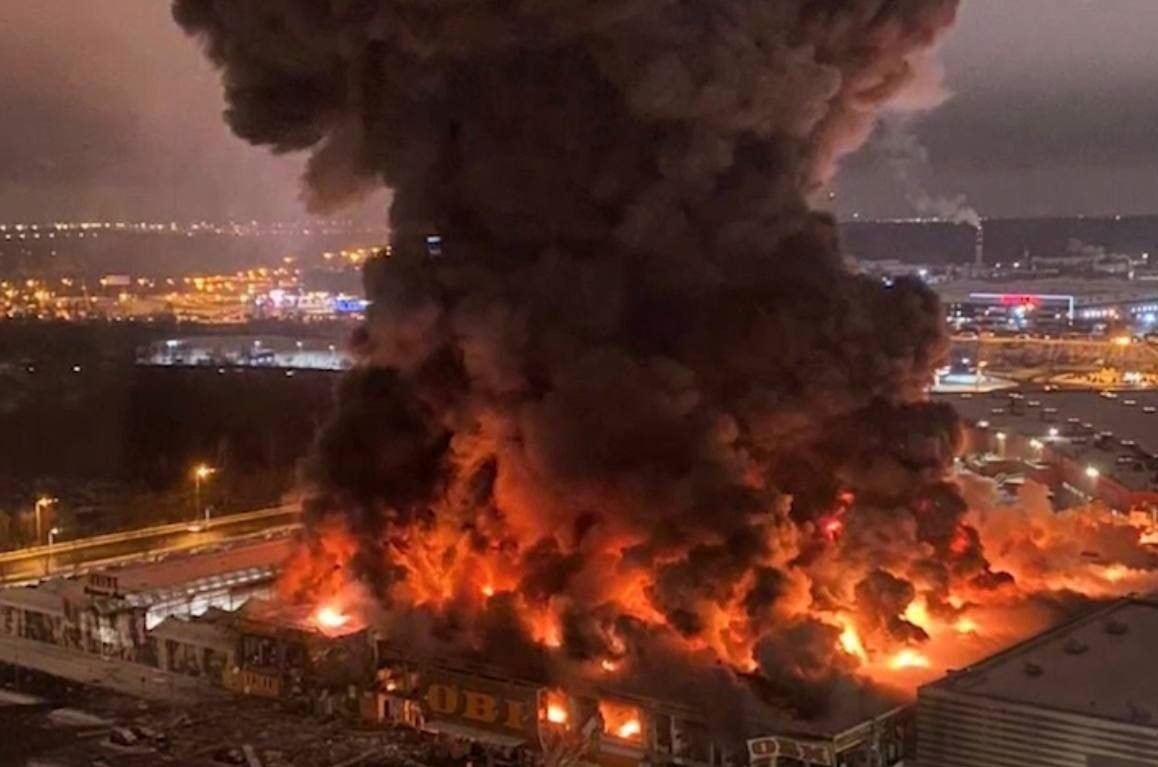 Rusia Incendiu Puternic La Un Mall De L Ng Moscova O Parte A Cl Dirii S A Pr Bu It Audio