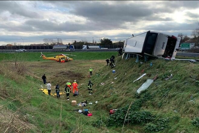 Italia: Un pullman con 56 rumeni si è ribaltato sulla Statale 13 Bologna – Padova.  Sette persone sono rimaste ferite: Europa FM