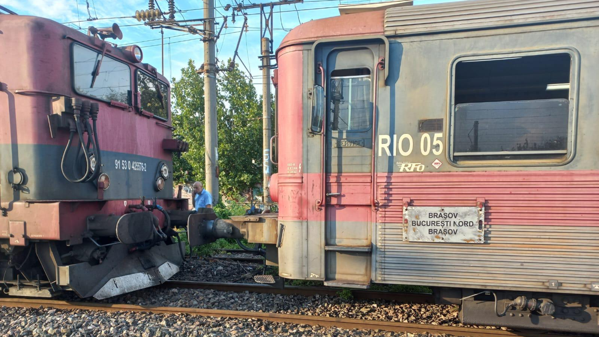 Accident în Gara de Nord-Gara Basarab între o locomotivă și vagoanele ei. 15 persoane au leziuni minore, iar 8 persoane au fost transportate la spital