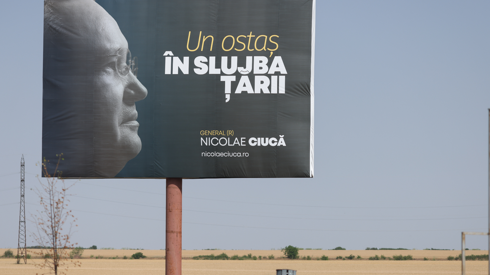 „Un ostaș în slujba țării”, promovare în valoare de 2 milioane de euro din bani publici. Cristian Andrei: „Asistăm, probabil, la cea mai scumpă campanie de promovare a unei cărți”